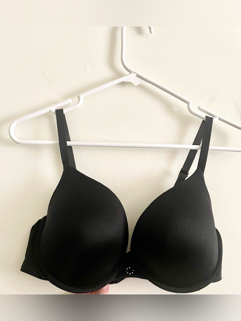 🚦 Black T-Shirt Bra with Light Padding 🚦